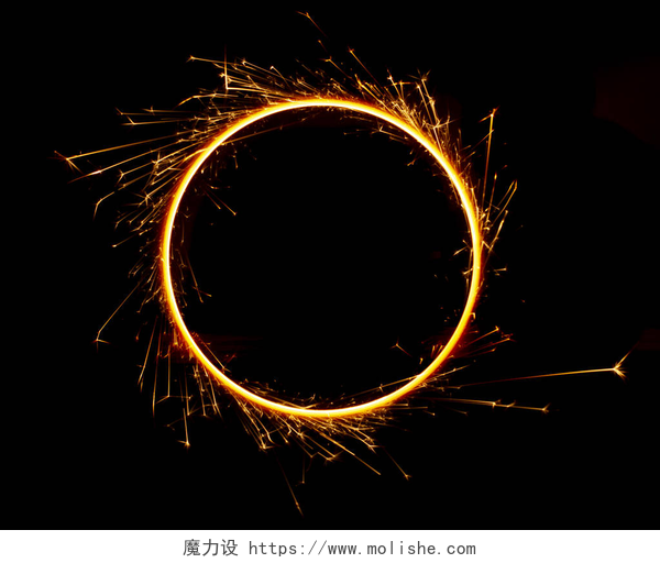 黑色背景中一个闪闪发光的光圈Circle of flames of Bengal fire, on black background